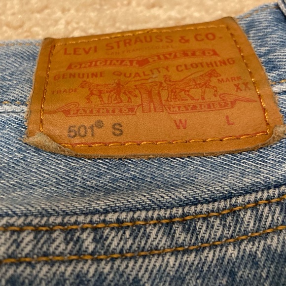 Levi’s 501 Light Wash Distressed Cropped Jeans Women’s 30x28 Straight Leg Denim - Picture 6 of 9